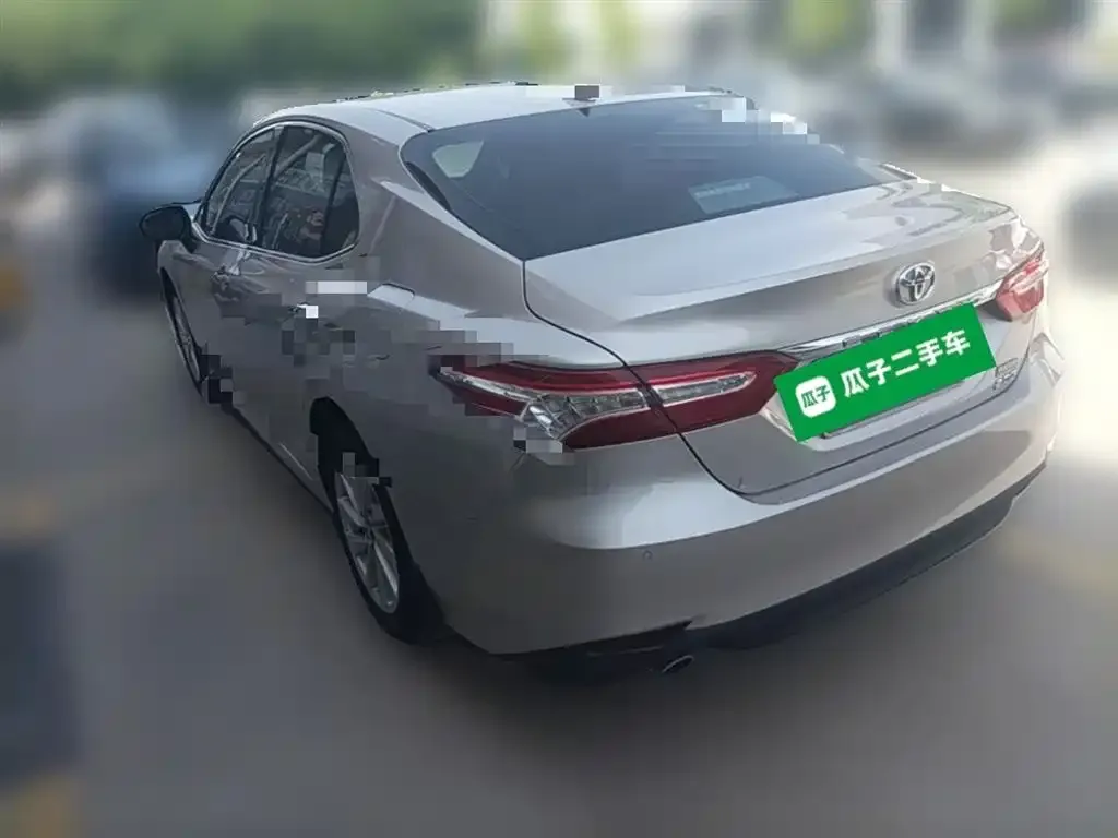 Toyota Camry — фото 10