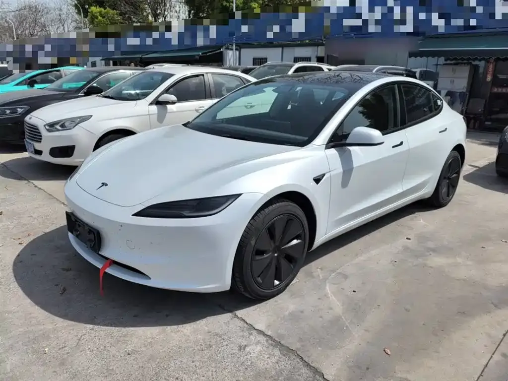 Tesla Model 3 — фото 1