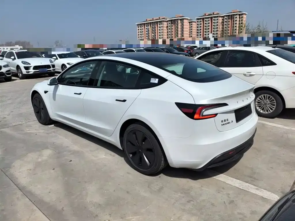 Tesla Model 3 — фото 7