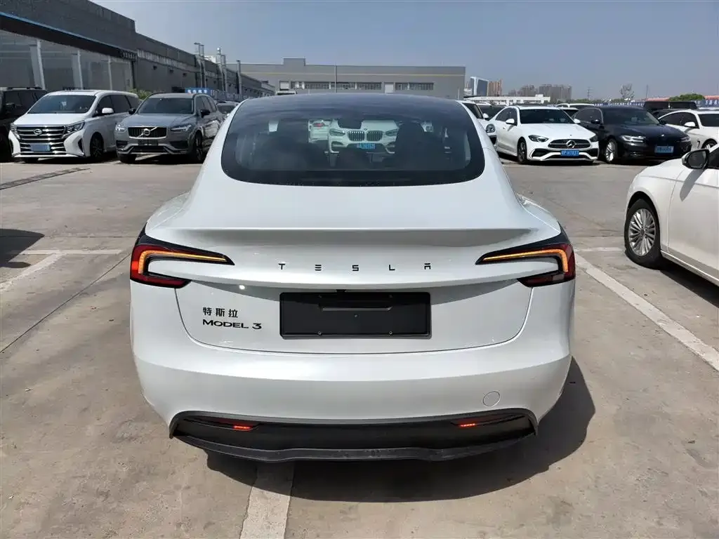 Tesla Model 3 — фото 4