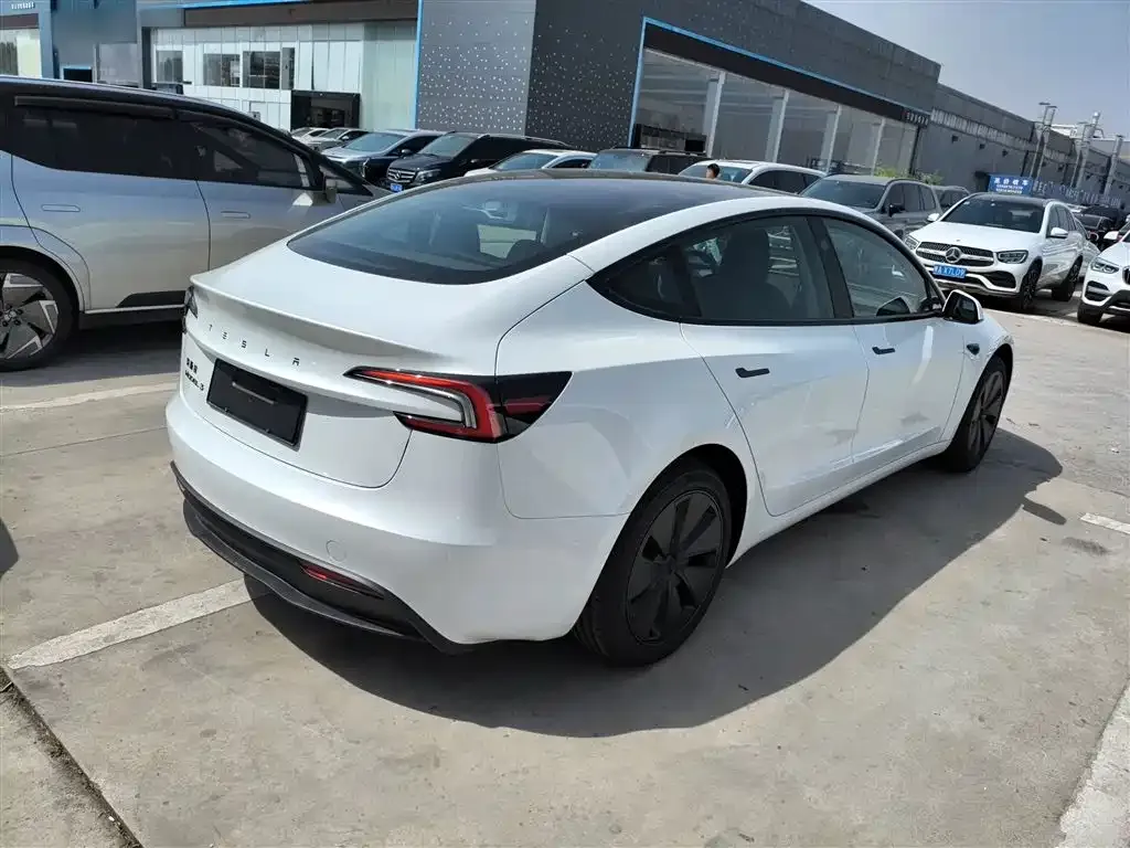 Tesla Model 3 — фото 3