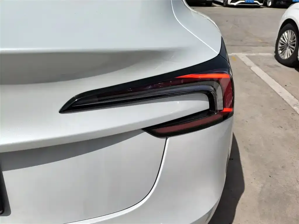 Tesla Model 3 — фото 2