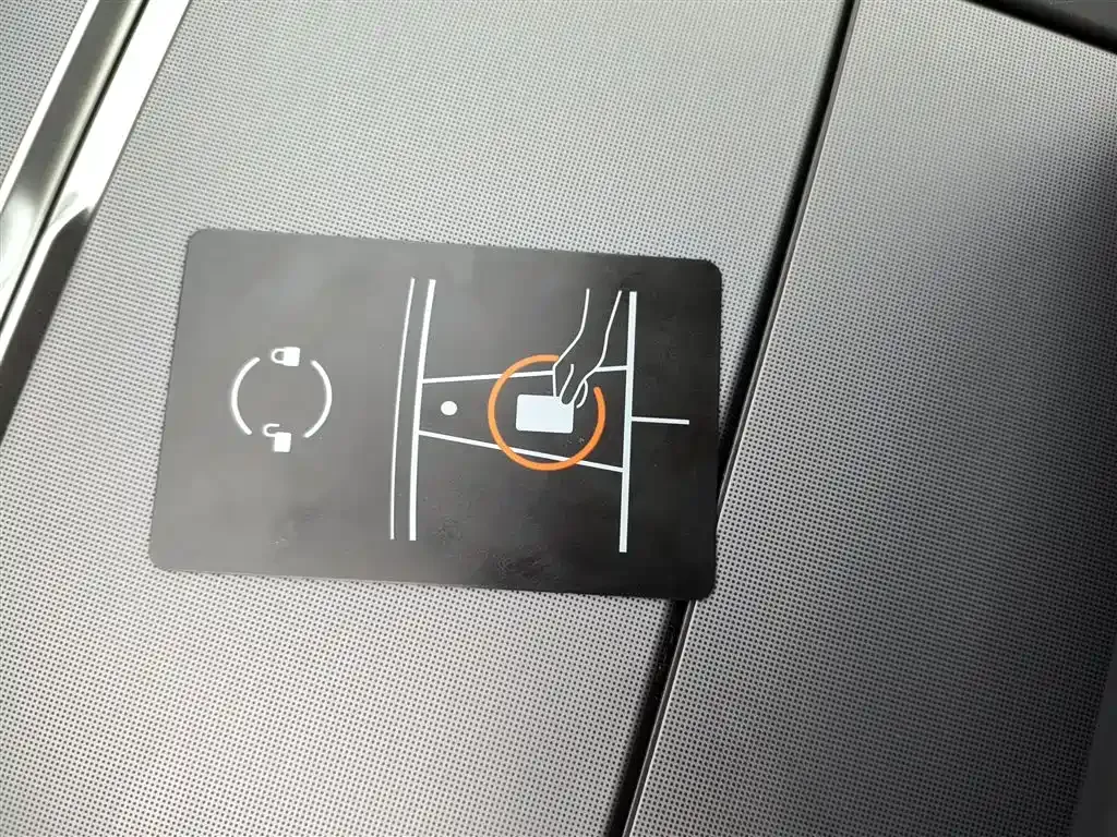 Tesla Model 3 — фото 10