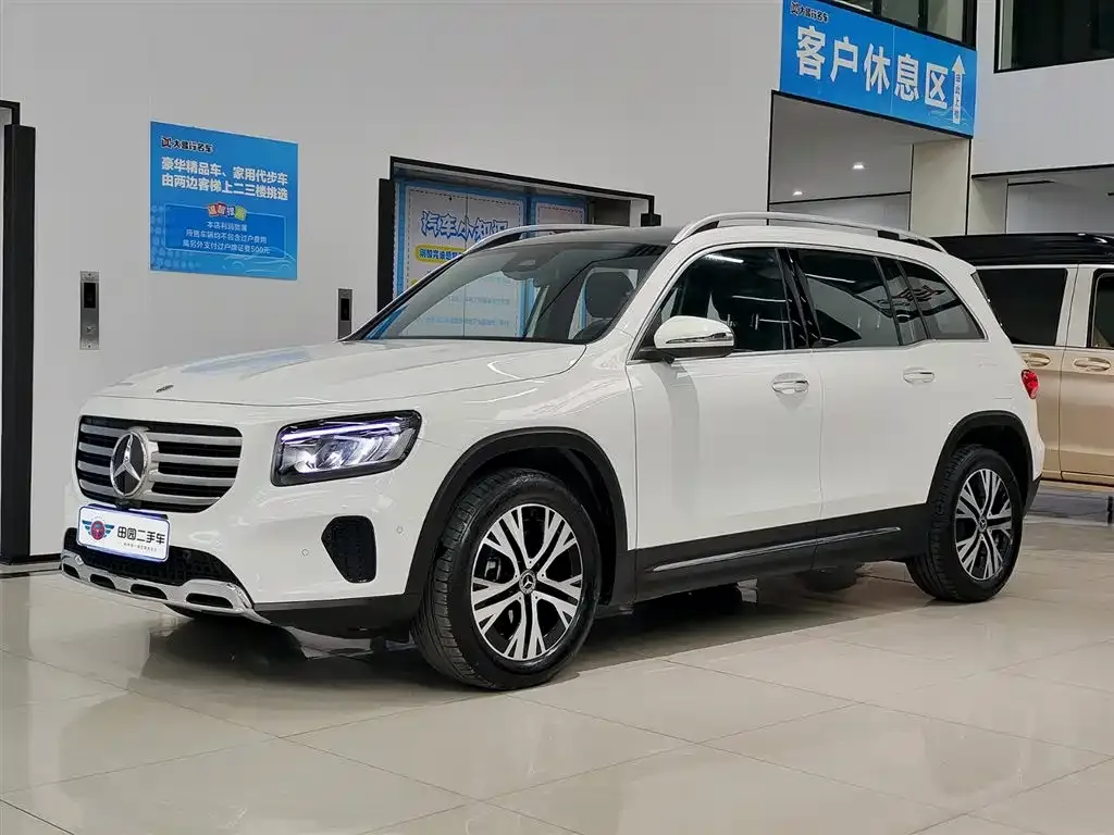 Mercedes-Benz GLB — фото 1