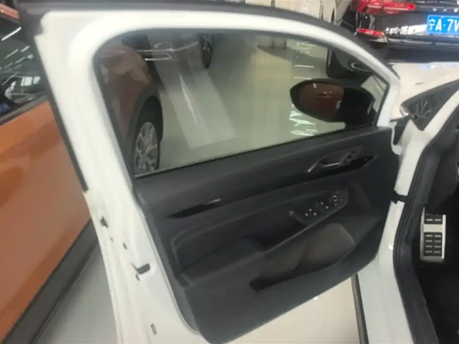 Volkswagen Golf 2021 из CN, фото 3