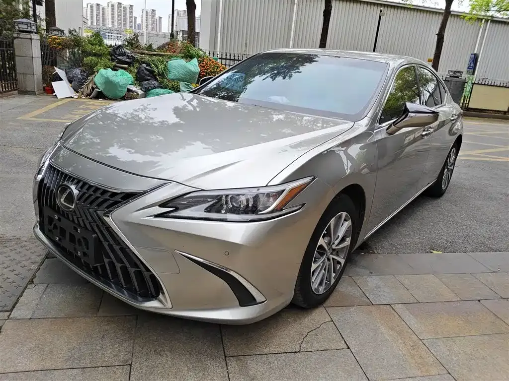 Lexus ES — фото 1
