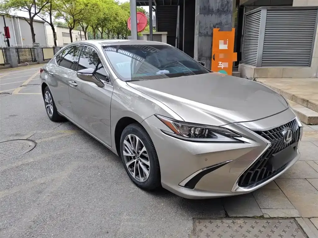 Lexus ES — фото 8