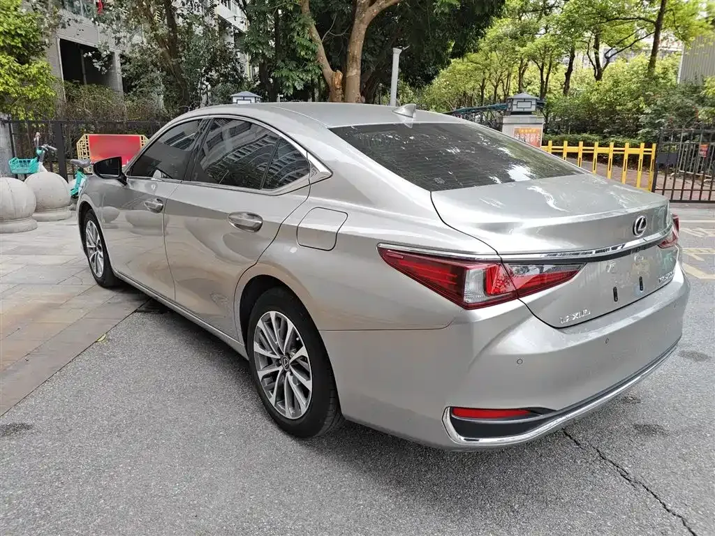 Lexus ES — фото 4