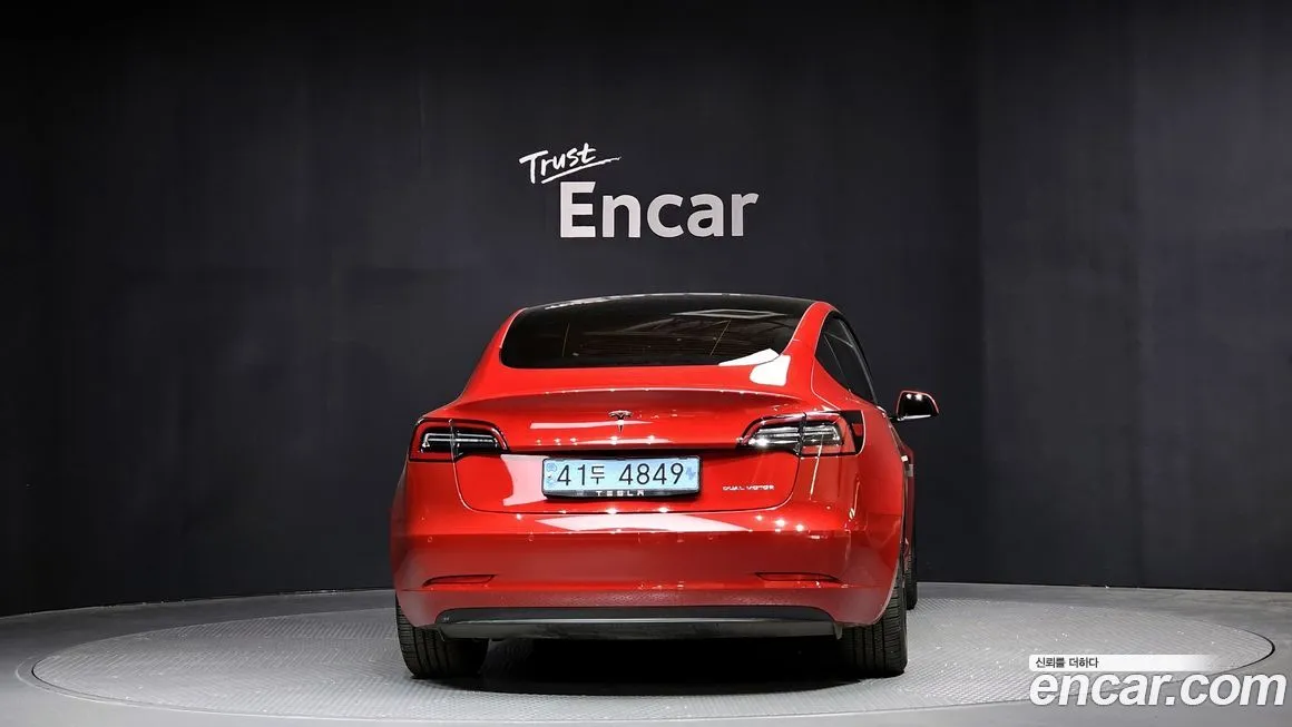 Tesla Model 3 — фото 9