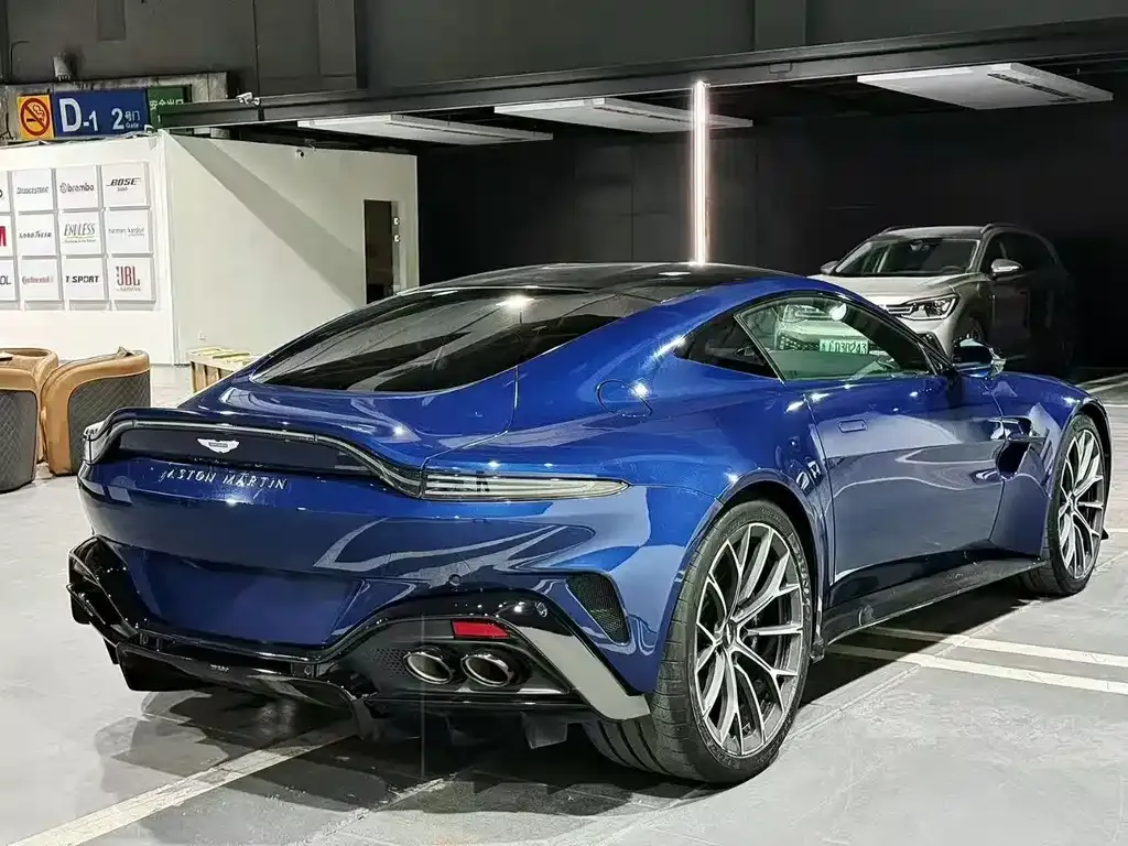 Aston Martin V8 Vantage 2024 из CN, фото 8