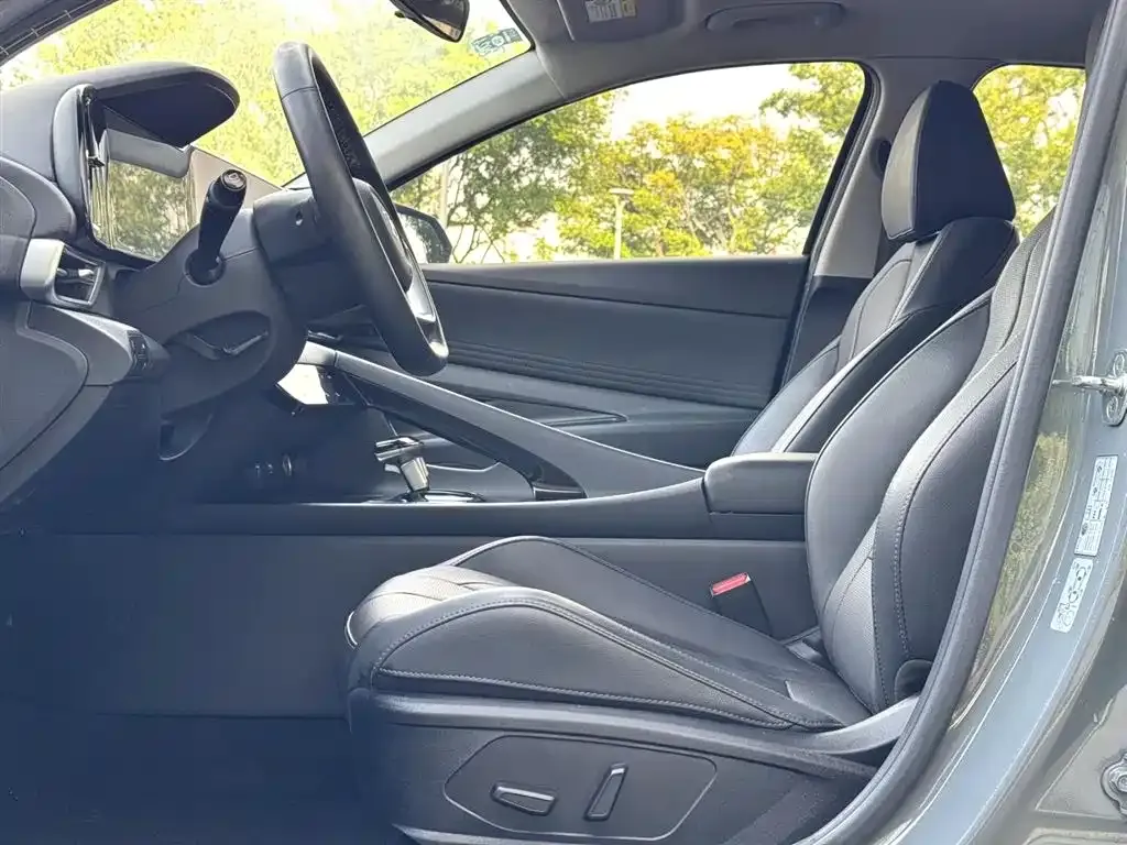 Hyundai Elantra 2022 из CN, фото 10