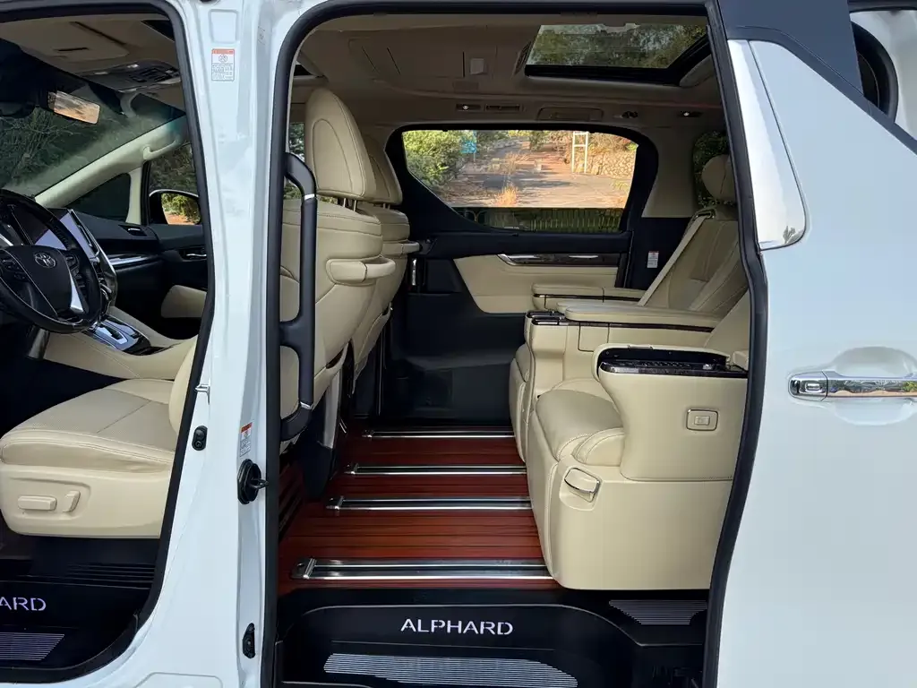 Toyota Vellfire 2022 из CN, фото 4