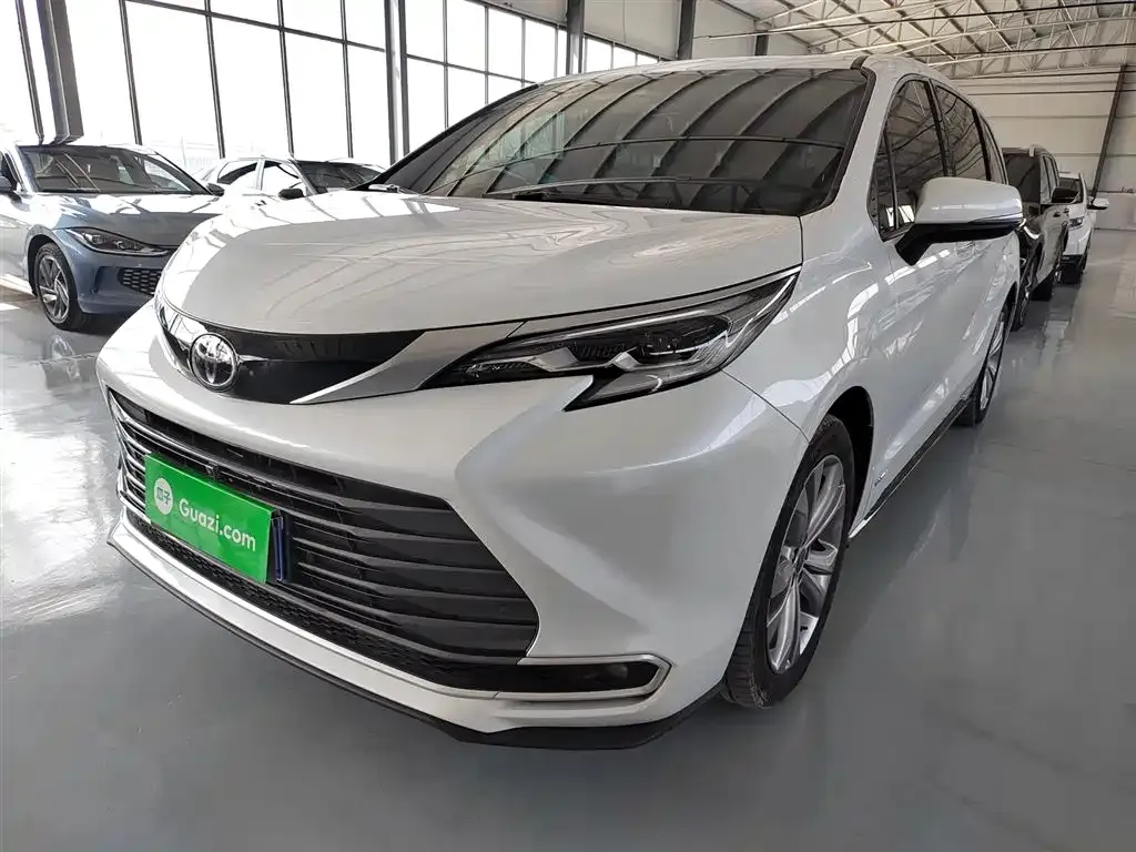 Toyota Sienna — фото 9