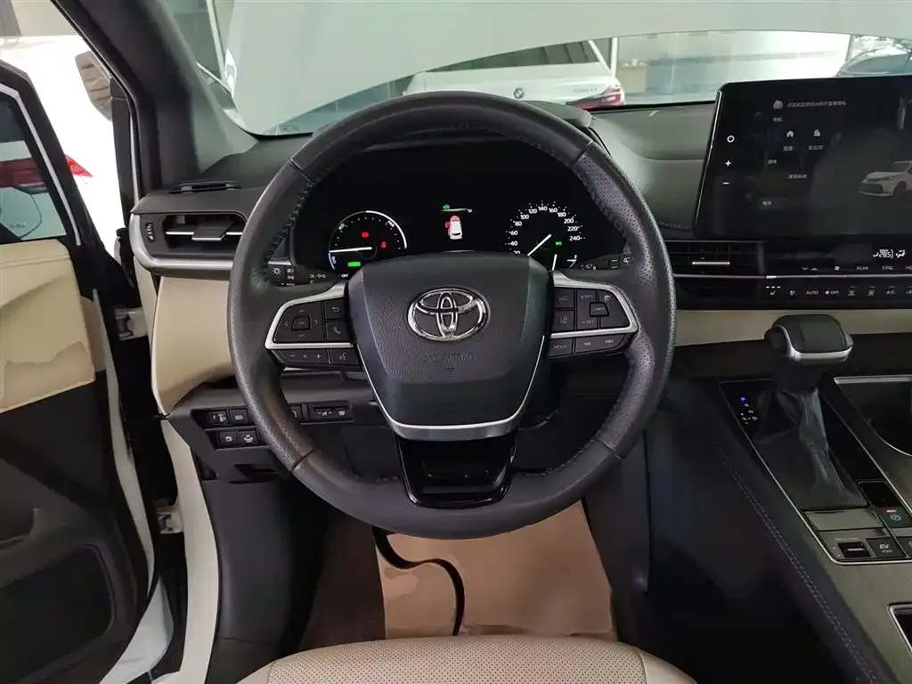 Toyota Sienna — фото 4