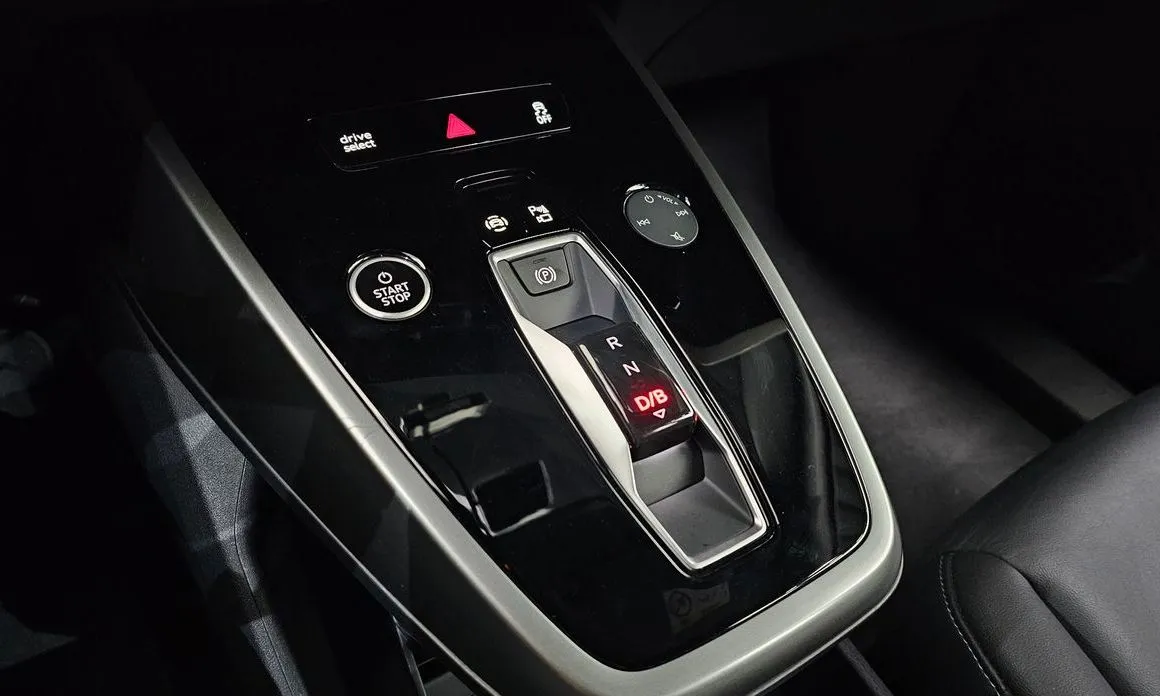 Audi Q4 e-tron 2025 из KR, фото 3