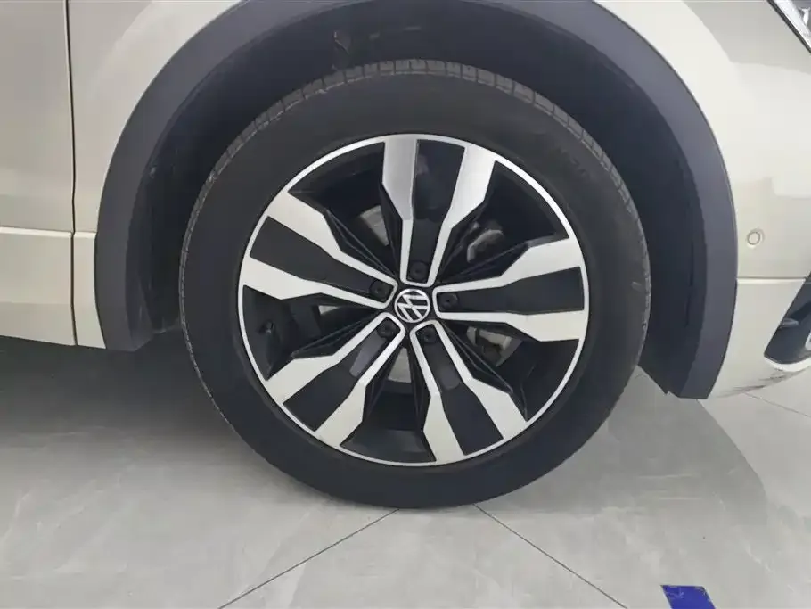 Volkswagen Tiguan L 2022 из CN, фото 2