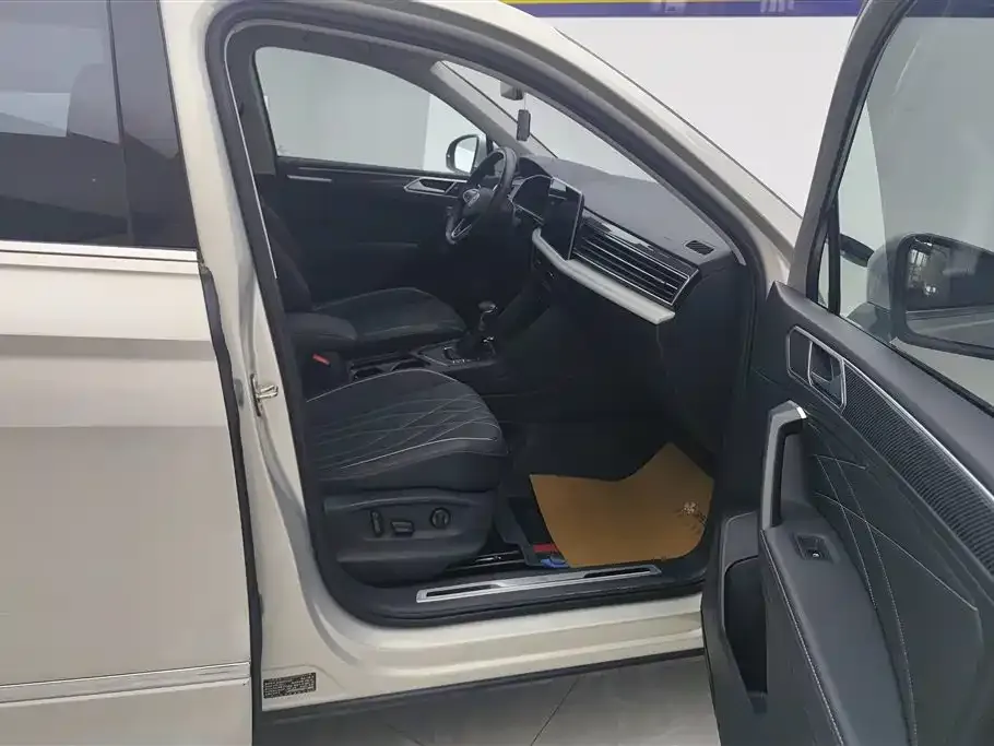 Volkswagen Tiguan L 2022 из CN, фото 10