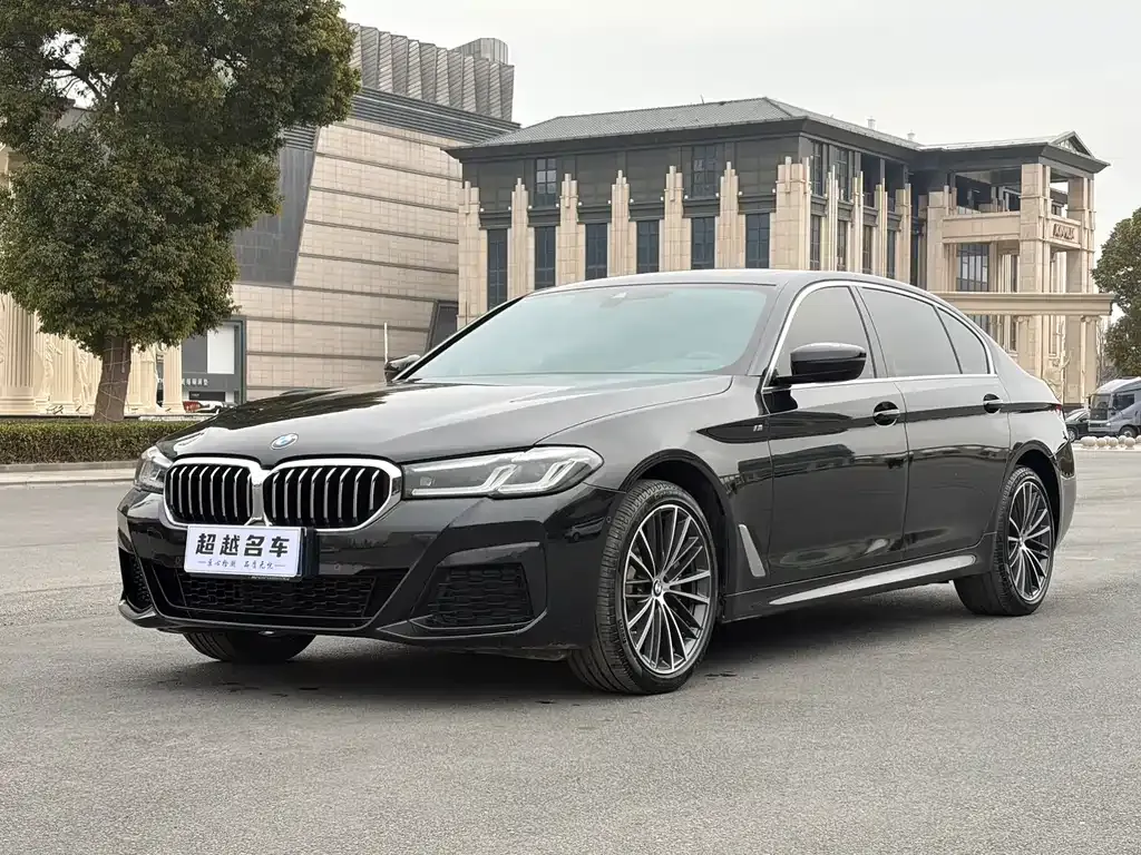 BMW 5 Series — фото 1