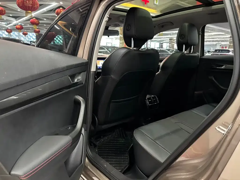 Skoda Karoq 2023 из CN, фото 2