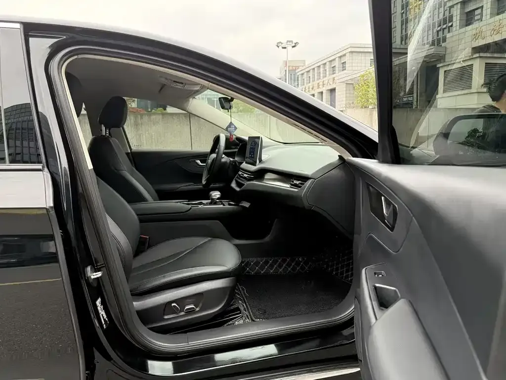 Hongqi E-QM5 2023 из CN, фото 7