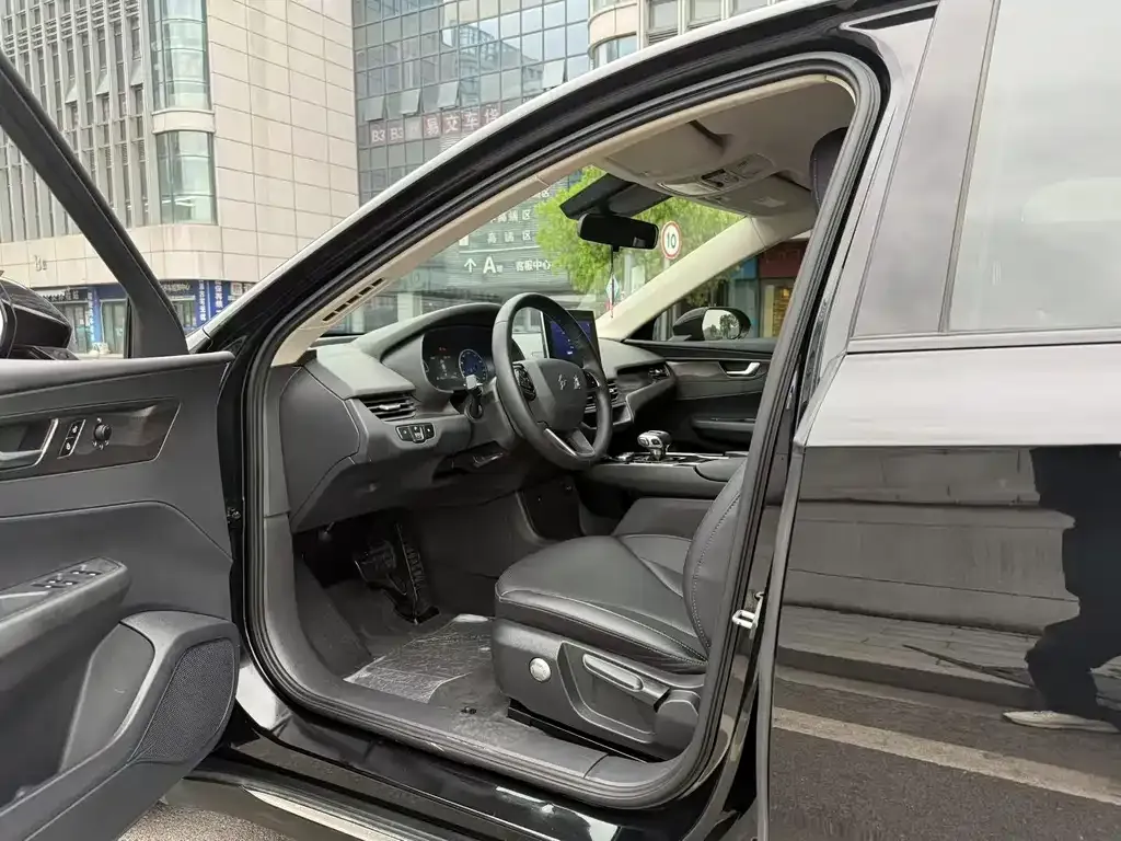 Hongqi E-QM5 2023 из CN, фото 3
