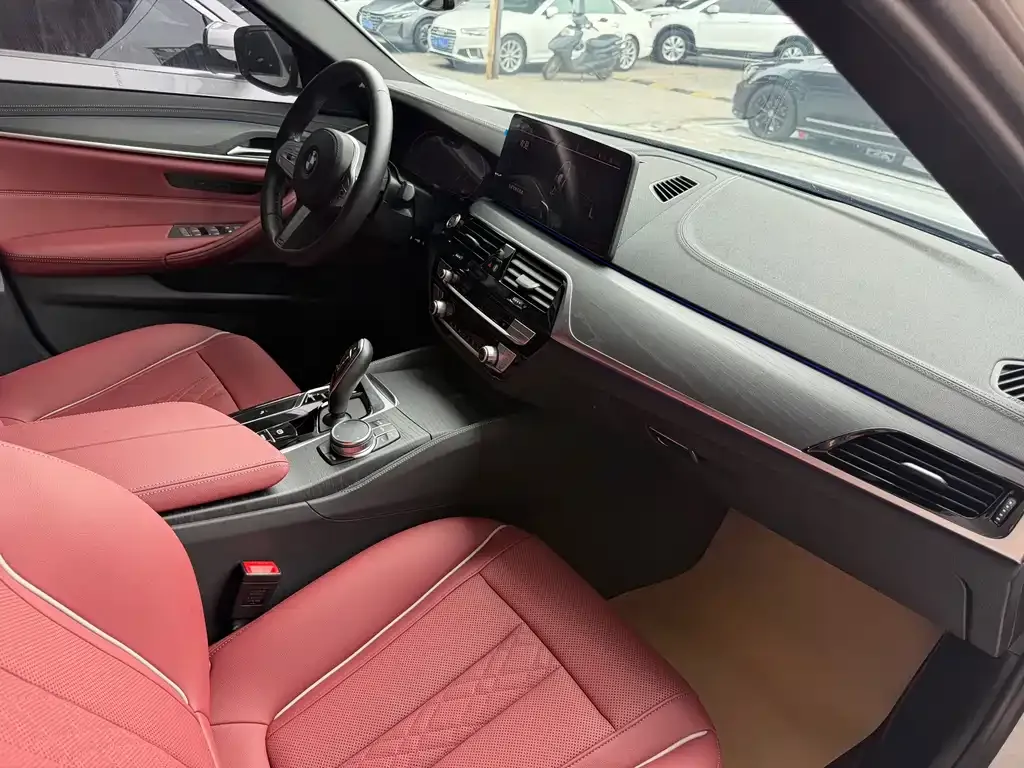 BMW 5 Series 2024 из CN, фото 2