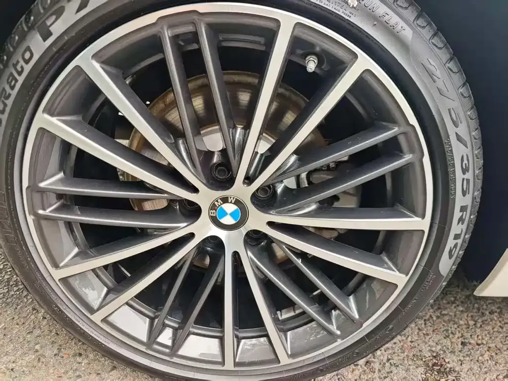 BMW 5 Series 2024 из CN, фото 8