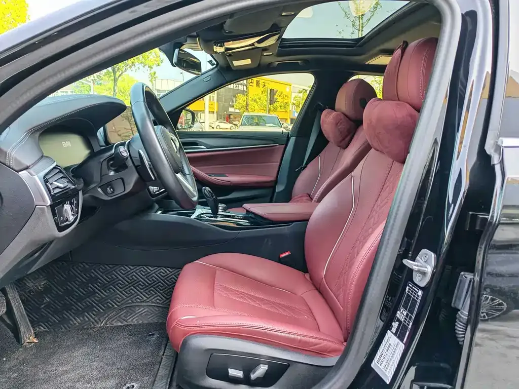 BMW 5 Series 2023 из CN, фото 2
