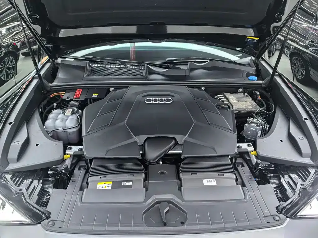 Audi Q8 2023 из CN, фото 3