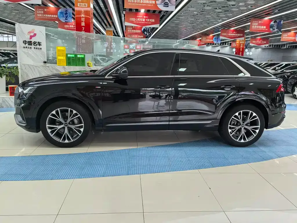 Audi Q8 2023 из CN, фото 9