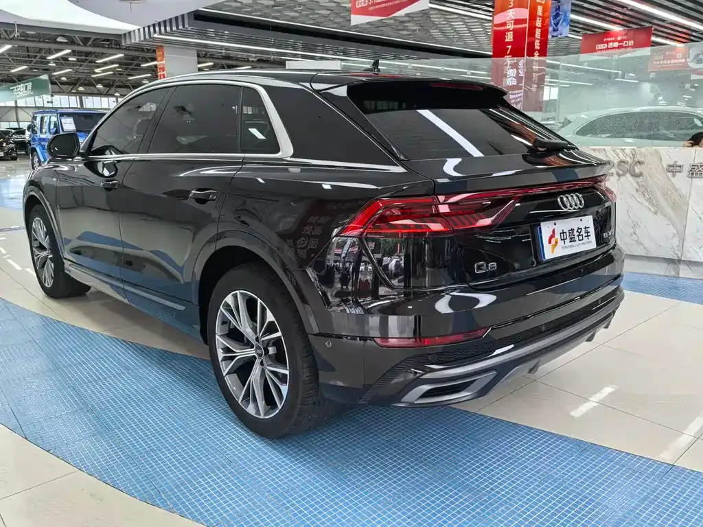 Audi Q8 2023 из CN, фото 10