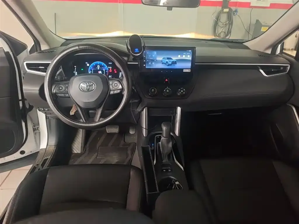 Toyota Corolla Cross — фото 2