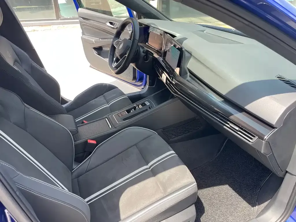 Volkswagen Golf 2022 из CN, фото 2