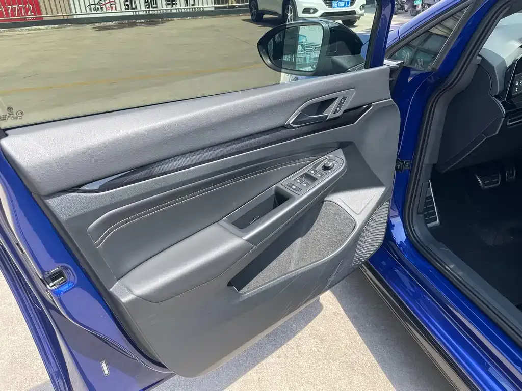 Volkswagen Golf 2022 из CN, фото 4