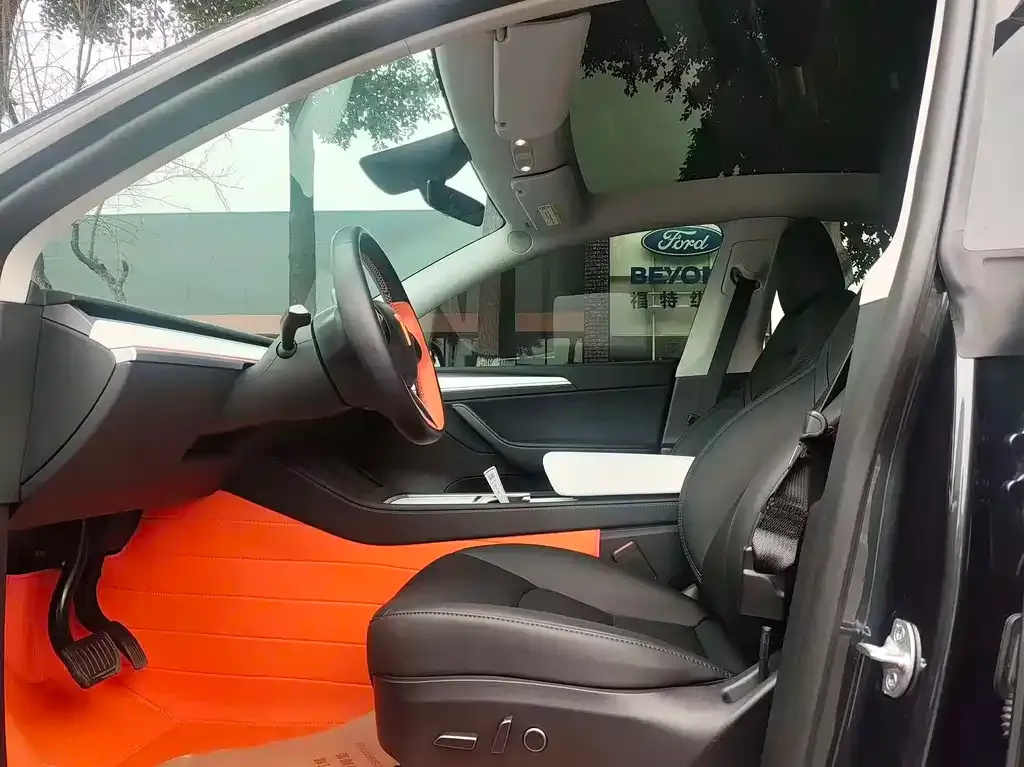Tesla Model Y — фото 3