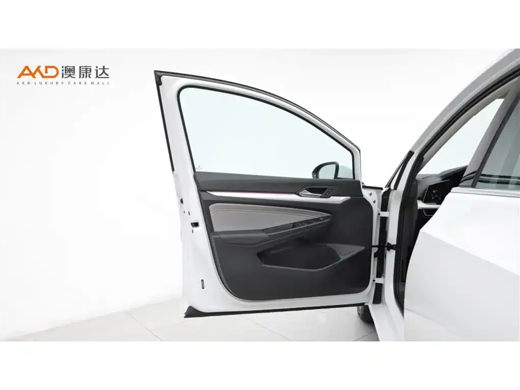 Volkswagen Golf 2024 из CN, фото 7