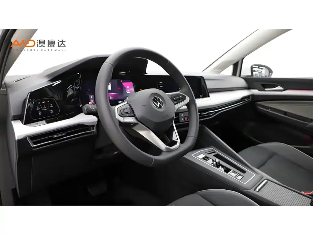 Volkswagen Golf 2024 из CN, фото 2