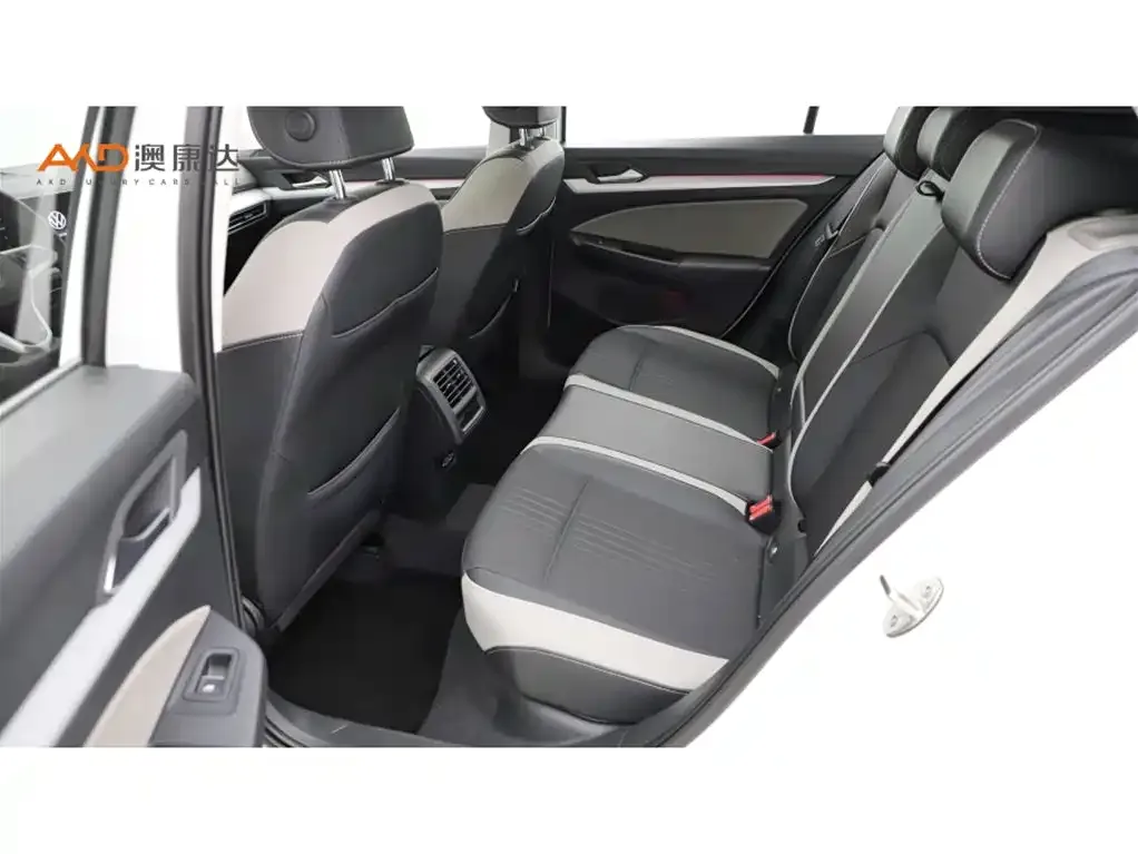 Volkswagen Golf 2024 из CN, фото 9