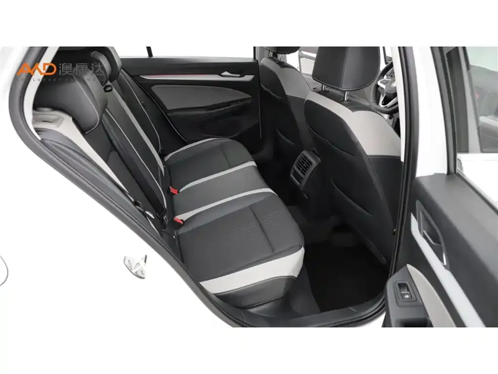 Volkswagen Golf 2024 из CN, фото 4