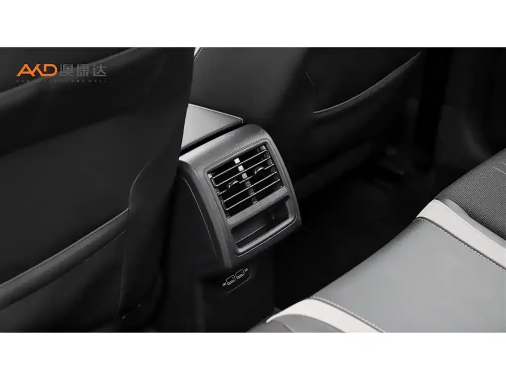 Volkswagen Golf 2024 из CN, фото 10