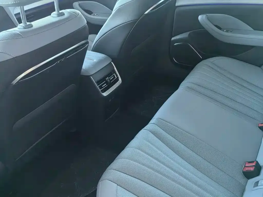 Hongqi H5 PHEV 2025 из CN, фото 3