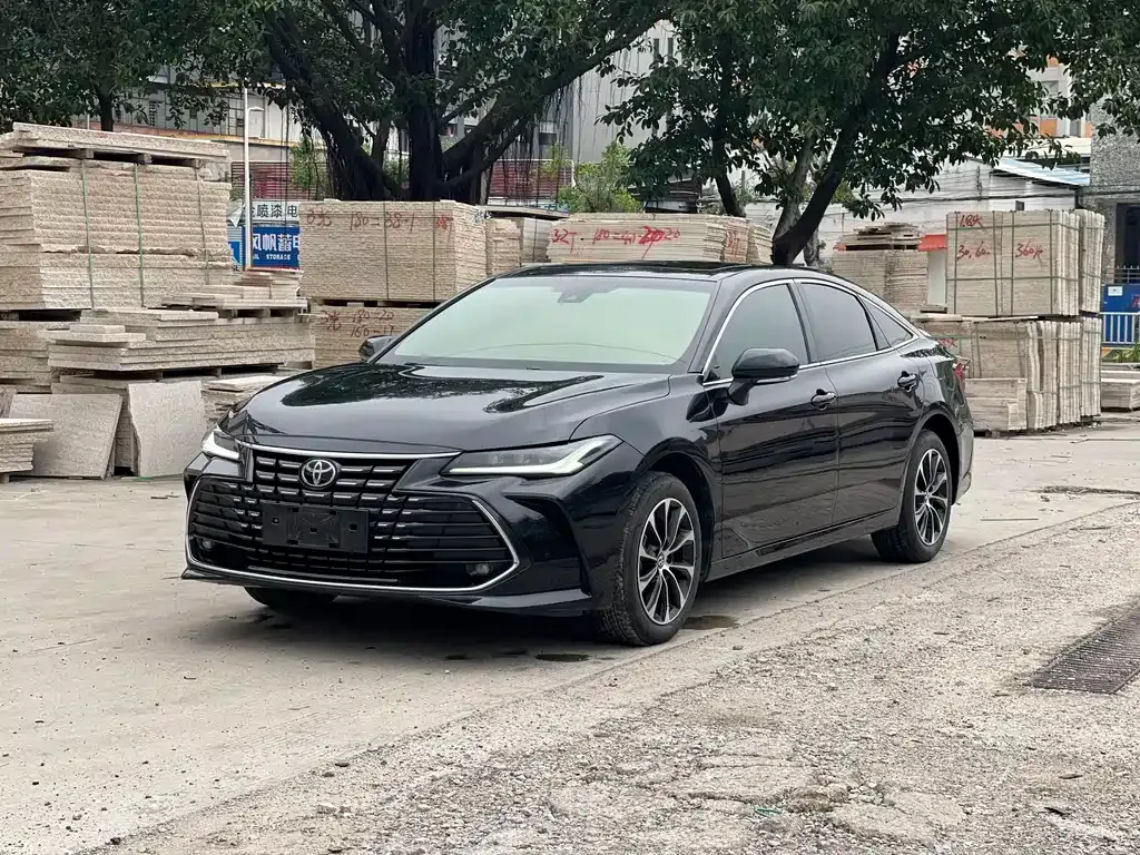 Toyota Avalon — фото 1