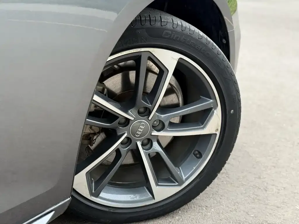 Audi A4L 2021 из CN, фото 2