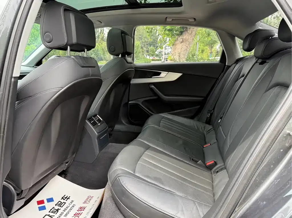 Audi A4L 2021 из CN, фото 8