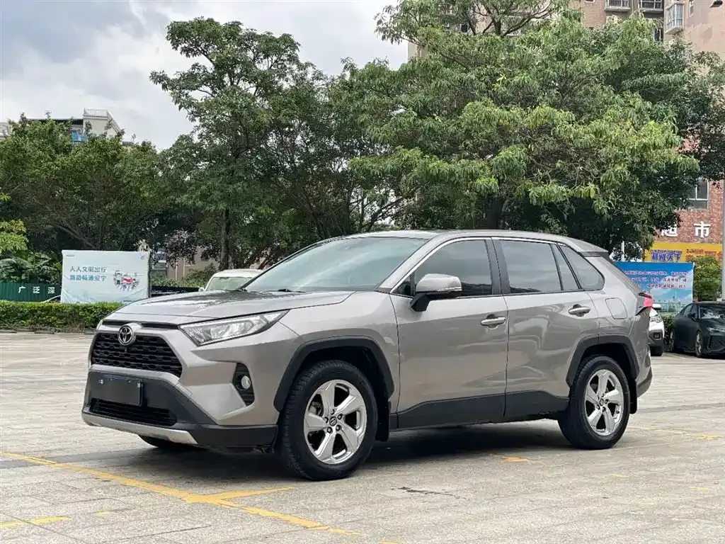 Toyota RAV4 2021 из CN, фото 1
