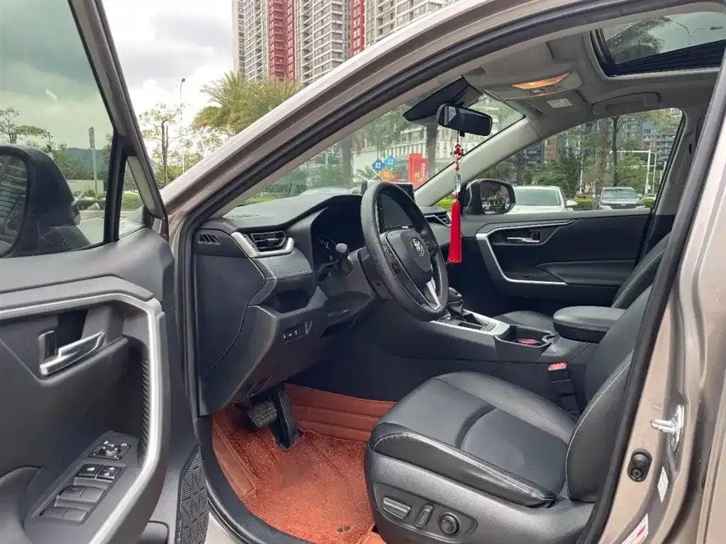 Toyota RAV4 2021 из CN, фото 2
