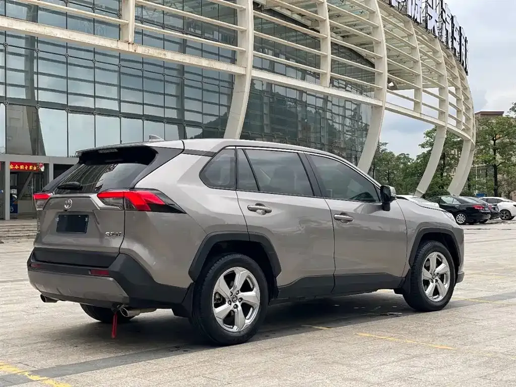 Toyota RAV4 2021 из CN, фото 3