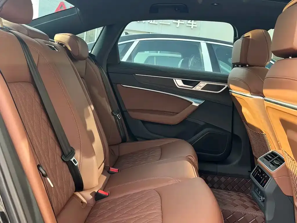 Audi A6L 2025 из CN, фото 6