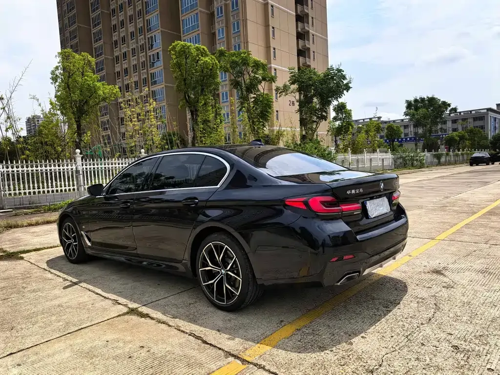 BMW 5 Series — фото 10