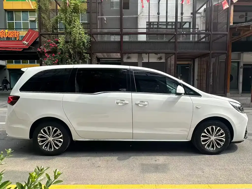 Buick GL8 2024 из CN, фото 9